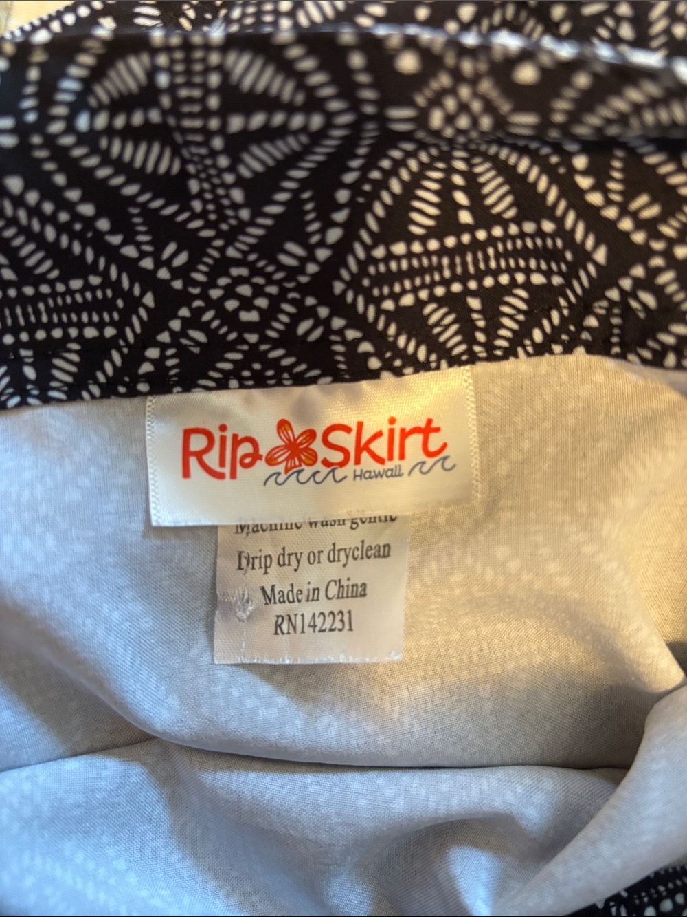 Ripskirt Hawaii Black & White Mini Skirt with Geometric Print - Picture 3 of 4
